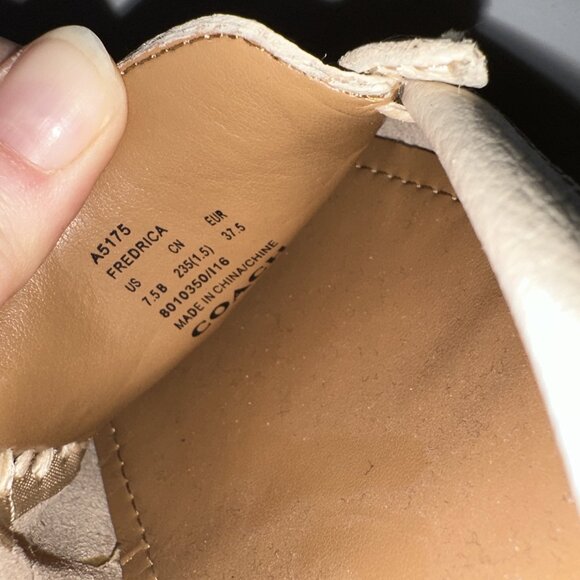 COACH (8) Fredrica Milk Loafer Flats Pebble Grain Leather Gold Beige Stone Taupe - Picture 14 of 14